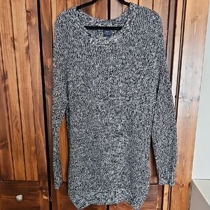 GAP Black and White Crew Neck Sweater with Relaxed Fit